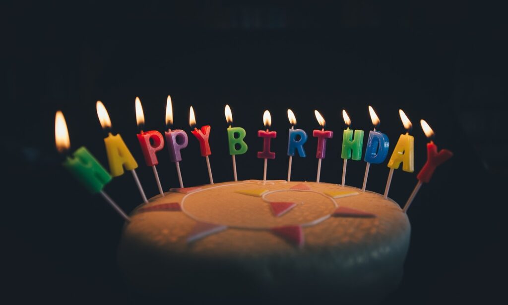 誕生日を遠くから祝うためのクリエイティブなアイデア cake 1835443 1280