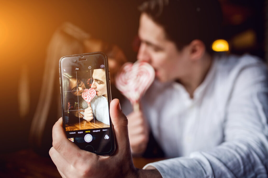 愛の状態をインスタグラムのプロフィールに:あなたの恋愛を世界に宣言する romance flirting leisure toothy joy